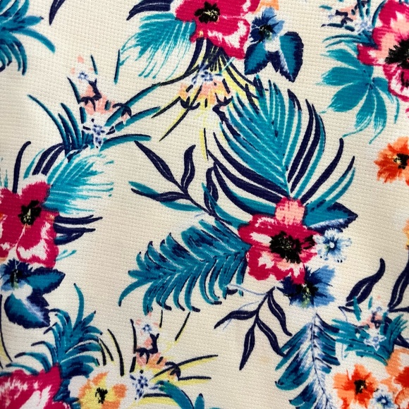 Women’s size 12 H&M White Flower Dress in perfect condition! - Picture 4 of 4